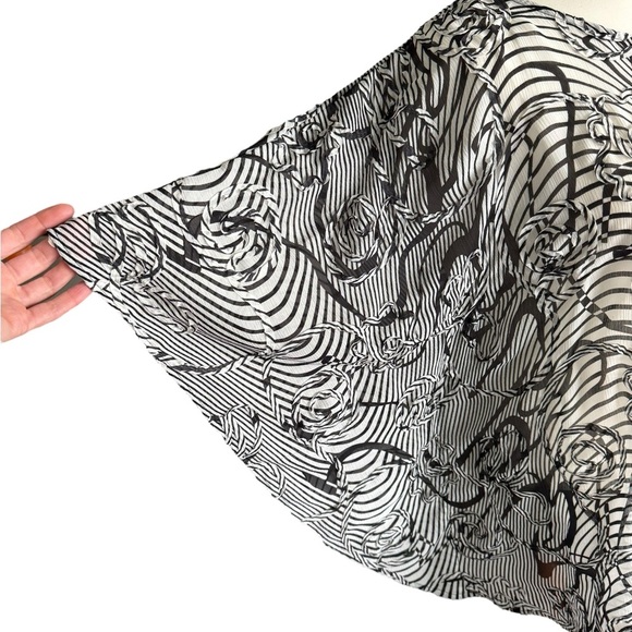 Maggie Barnes Plus 2X Black White Artsy Rose Print Blouse Flowy Sheer Top - Picture 2 of 8